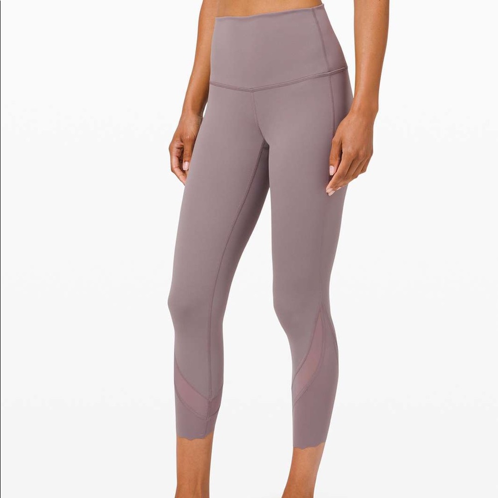 Wunder Under Scalloped Hem HR 23”